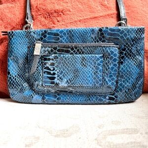 Simply Vera Wang Bella Blue/Black Faux Leather Snakeskin Crossbody. Bag